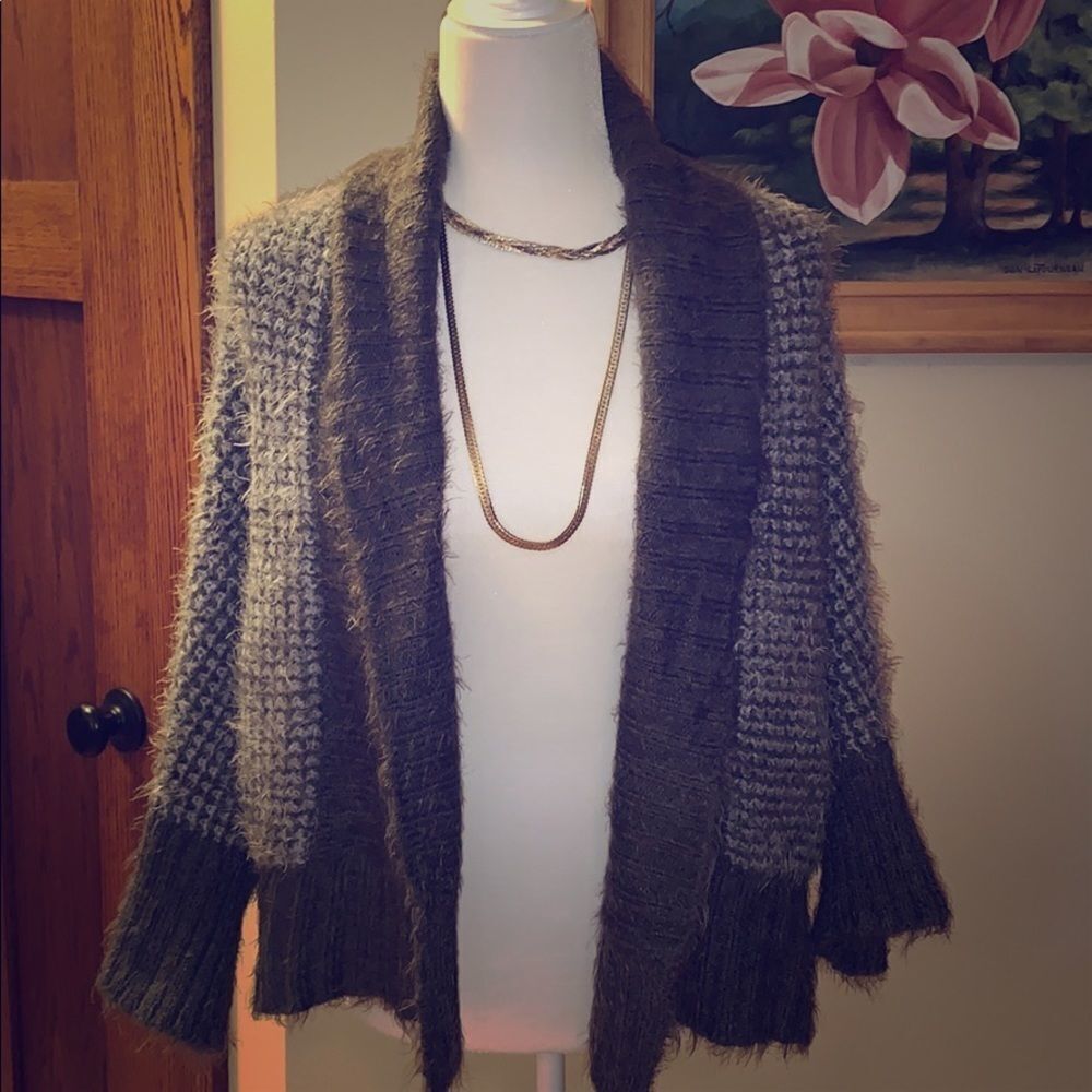 Soft lush fuzzy SIMPLY Noelle gray sweater.‎
